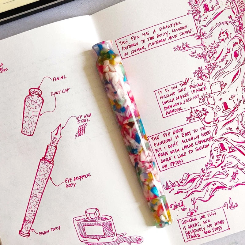 Plume de Luxe en Résine Brillante avec Motifs en Émail